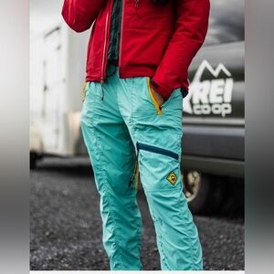 Outdoor afro/ REI women’s trail pants size 2 (small)